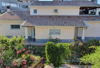 Palmarin has Balcony rooms