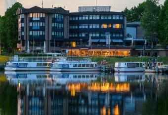 Hotel am Wasserfall allows 18 year olds to book a room