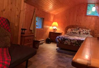 Chalet Trois Montagnes has Balcony rooms