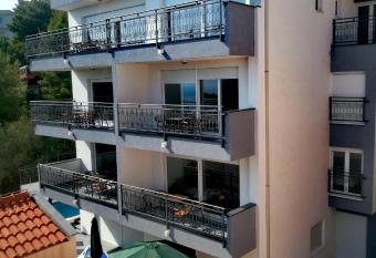 Villa Cologne has Balcony rooms