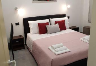 LE CAMERE DI OLTI allows 18 year olds to book a room