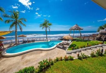 REEF ON THE WATER has Balcony rooms