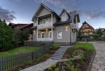 Kacwin  wka allows 18 year olds to book a room