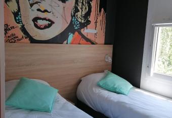 Kyriad Direct Martigues allows 18 year olds to book a room