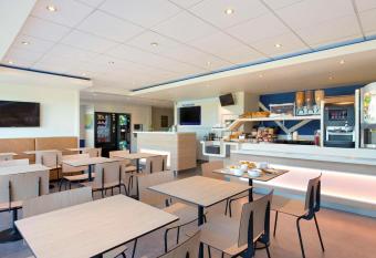 ibis budget Saint-Maximin allows 18 year olds to book a room