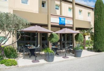 IBIS Budget Aix en Provence Est Le Canet allows 18 year olds to book a room