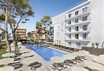 Hotel Riu Concordia allows 18 year olds to book a room