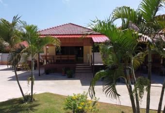 Naluemon Village FH 1 has Balcony rooms