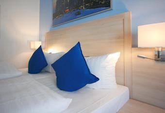 Hotel R  mer allows 18 year olds to book a room