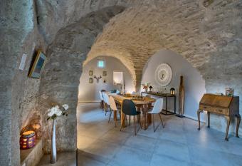 Maison Lou Roucas allows 18 year olds to book a room