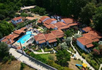 Elizabeth Studios has Balcony rooms