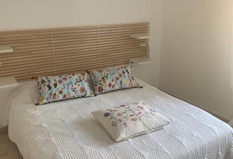 Appartement pour 6 personnes    proximit   de la gare SNCF has Balcony rooms