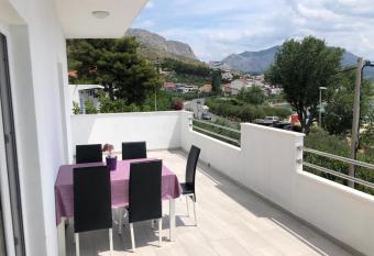 Luka has Balcony rooms