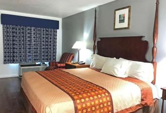 American Inn & Suites Russellville has Smoking rooms