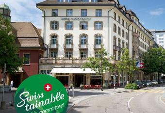 Hotel Glockenhof Z  rich allows 18 year olds to book a room