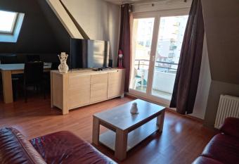 R  sidence Les Jardins d Emeraude allows 18 year olds to book a room