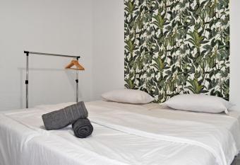 ROOM NEAR THE BEACH allows 18 year olds to book a room