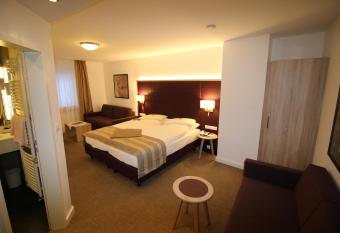 Hotel zum Adler - Superior allows 18 year olds to book a room