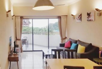 PoolView Resort Batu Ferringhi 502 - 2 Rooms has Balcony rooms