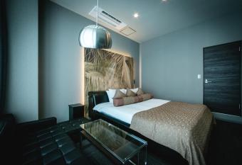 HOTEL BLAX allows 18 year olds to book a room