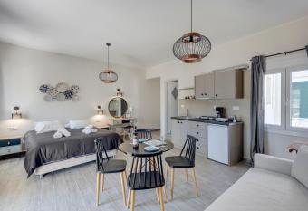 Guesthouse ERI has Balcony rooms