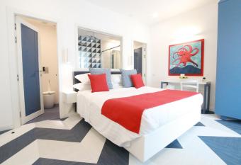 Villa Cettina Boutique Hotel allows 18 year olds to book a room