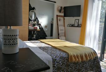 Chambre d h  te Margot te has Balcony rooms