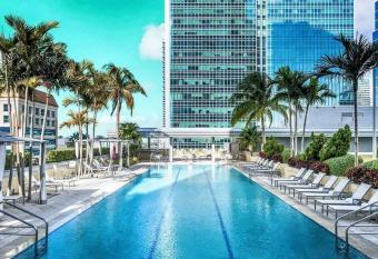 Lux Aka Brickell Condo has Balcony rooms