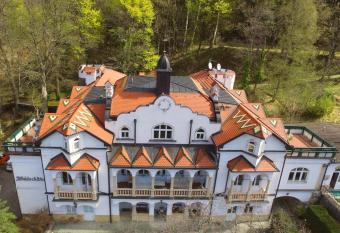 Waldschl  ssl Schneed  rfl has Balcony rooms