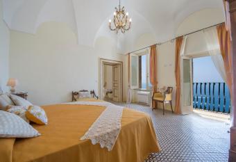 CASA CAPRILE POSITANO has Balcony rooms