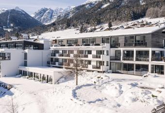 Studio Oberhofer-3 has Balcony rooms