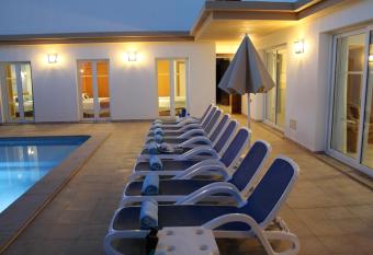 Villa BETTY allows 18 year olds to book a room