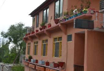 High Cliff Guest House has Balcony rooms