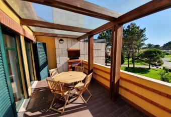 Big Fish 1 - Charming Beach Apartment has Balcony rooms