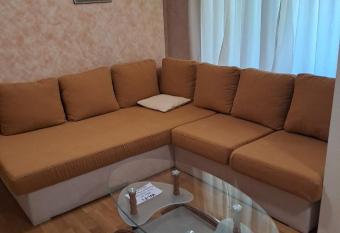 HostEx Vintage Apartment allows 18 year olds to book a room