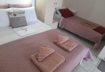 Xristinas Rooms has Balcony rooms