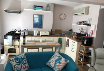 Apartment in Bourne With Alexa Netflix and 50 tv allows 18 year olds to book a room