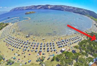 Paradise Apartments has Balcony rooms