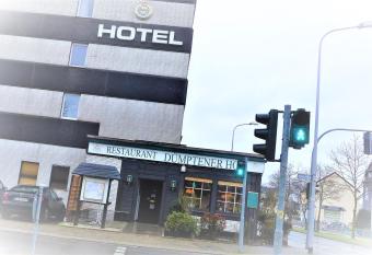 Hotel D  mptener Hof allows 18 year olds to book a room