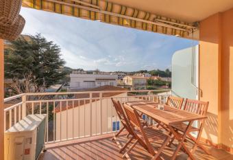 Hauzify I Center S Agar   has Balcony rooms