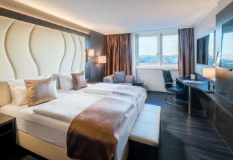 Best Western Plus Plaza Hotel Darmstadt allows 18 year olds to book a room