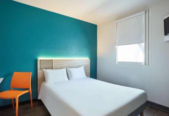 hotelF1 Paris Porte de Montreuil allows 18 year olds to book a room