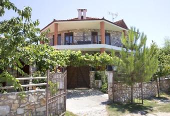 Morfili Villa has Balcony rooms