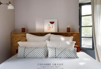 Maison Lavillete has Balcony rooms