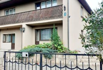 IOMAN HAUS allows 18 year olds to book a room