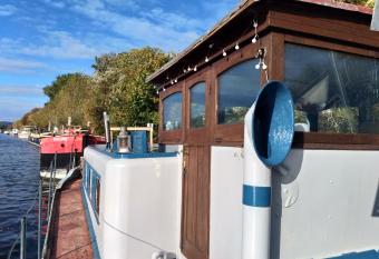 Studio sur l eau - Bateau Diva allows 18 year olds to book a room