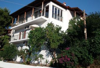 Koukounari Studios has Balcony rooms