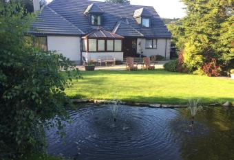 Kilmore Farmhouse allows 18 year olds to book a room