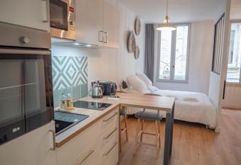 Apparts Limogeanne - Clim - Centre historique allows 18 year olds to book a room