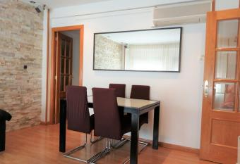 APARTAMENTO HUESCA allows 18 year olds to book a room